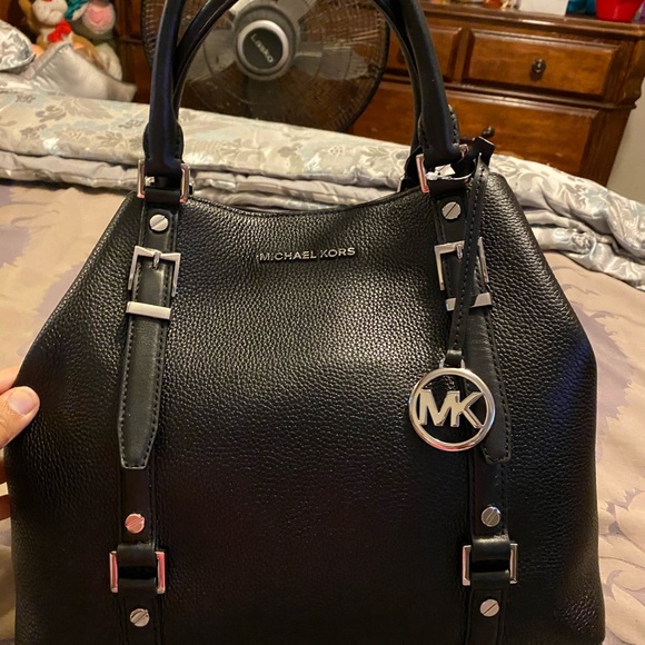 Michael Kors black handbag - Picture 6 of 8